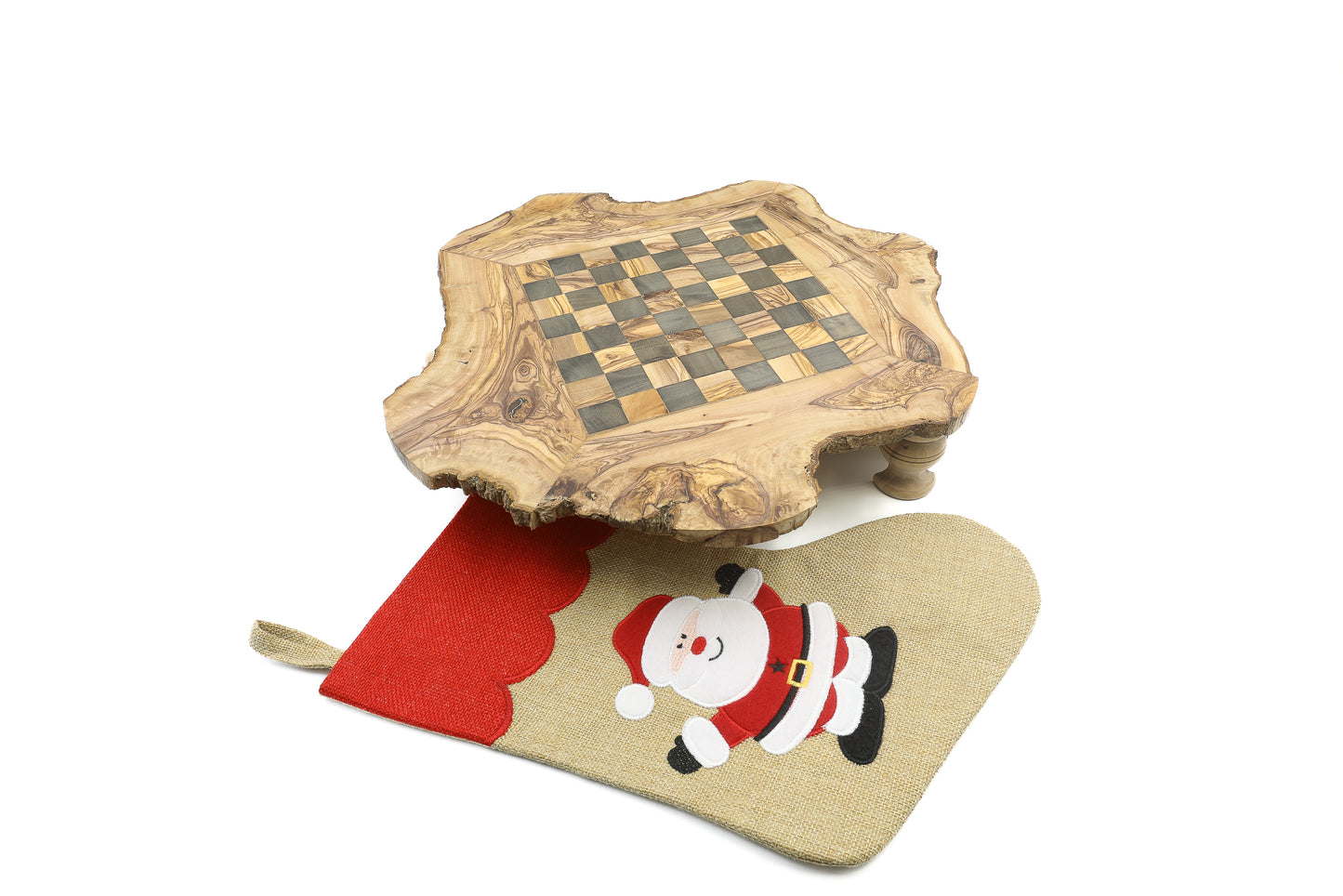 Elegance Defined: Chess Set Featuring Olive Wood Board and Complementary Pieces