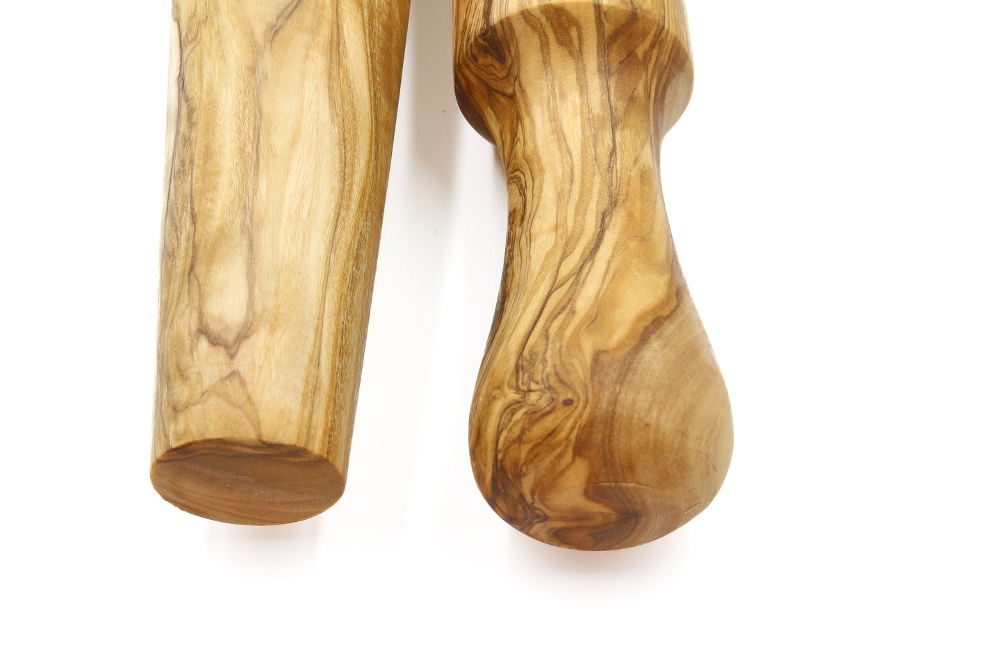 Elegant olive wood dough roller for your kitchen