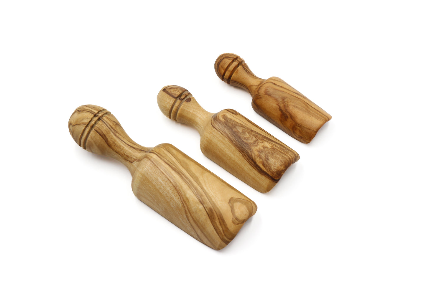Precision in cooking with olive wood scoops and measuring spoons