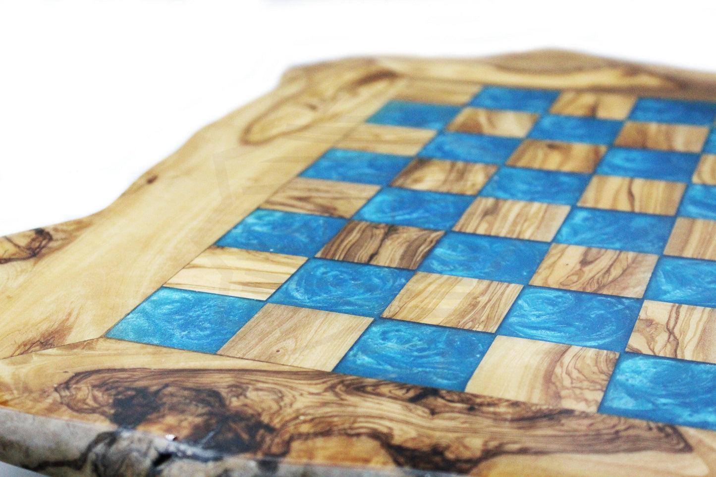Luxurious olive wood chess set with resin finish (gloss finish), board and pieces