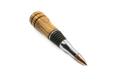 Elegant olive wood stopper, a special touch to your wine