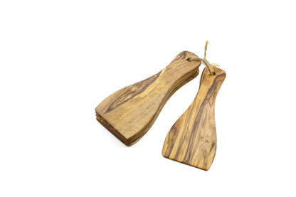 6 exquisite olive wood spatulas tailored for raclette aficionados