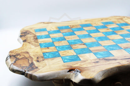 Luxurious olive wood chess set with resin finish (gloss finish), board and pieces